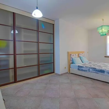 Seba; Yalikavakta Oezel Havuzlu 4+1 Villa *