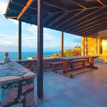 Villa Seba; Yalikavakta Oezel Havuzlu 4+1 Bodrum