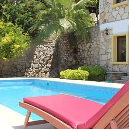 Seba; Yalikavakta Oezel Havuzlu 4+1 * Bodrum