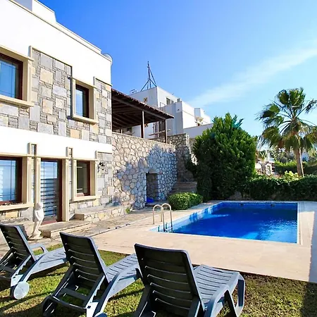 Seba; Yalikavakta Oezel Havuzlu 4+1 * Bodrum